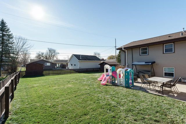 207 Silver DRIVE, Watertown, WI 53098