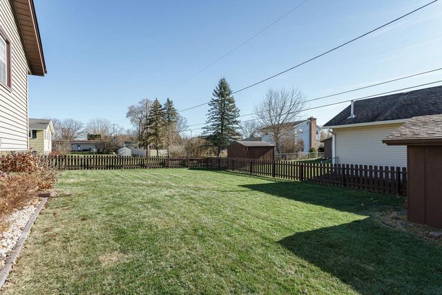 207 Silver DRIVE, Watertown, WI 53098