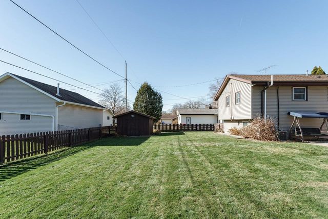 207 Silver DRIVE, Watertown, WI 53098