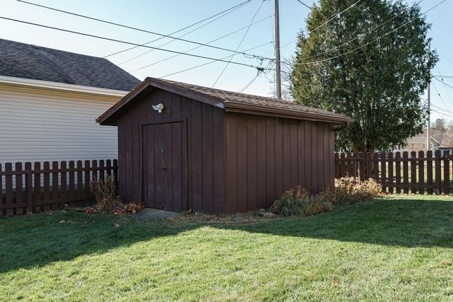 207 Silver DRIVE, Watertown, WI 53098