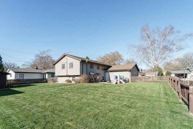 207 Silver DRIVE, Watertown, WI 53098