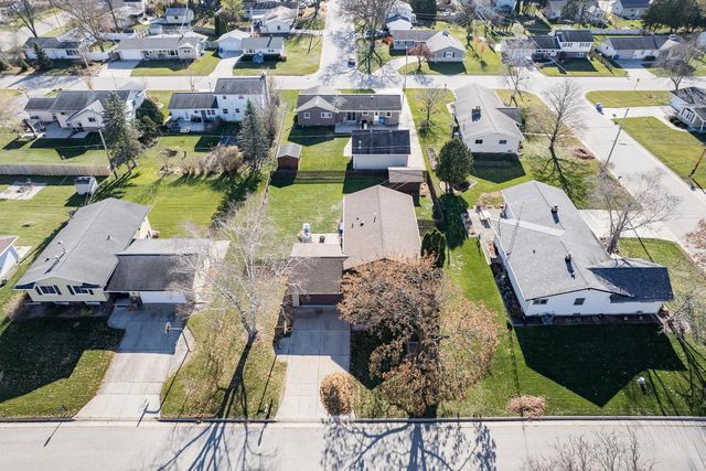 207 Silver DRIVE, Watertown, WI 53098