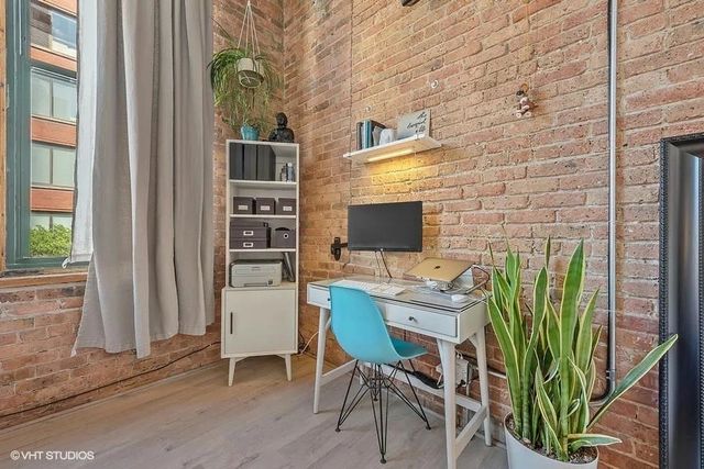 331 S Peoria Street 303, Chicago, IL 60607