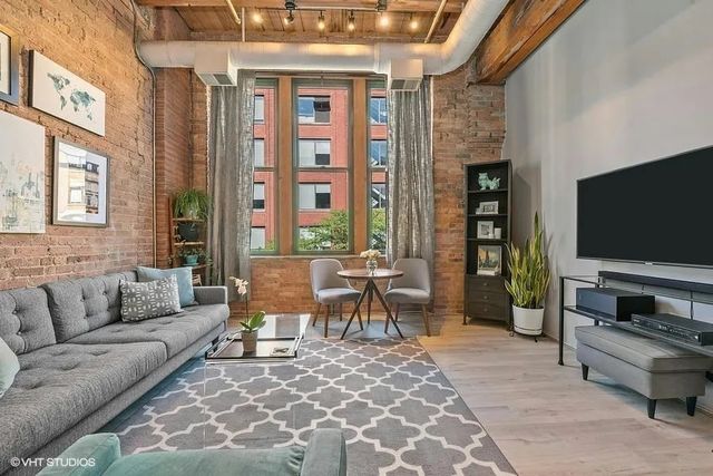 331 S Peoria Street 303, Chicago, IL 60607