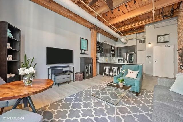 331 S Peoria Street 303, Chicago, IL 60607