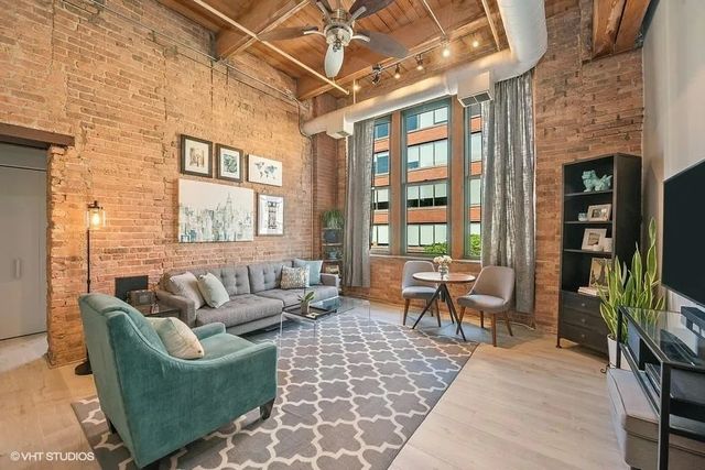 331 S Peoria Street 303, Chicago, IL 60607