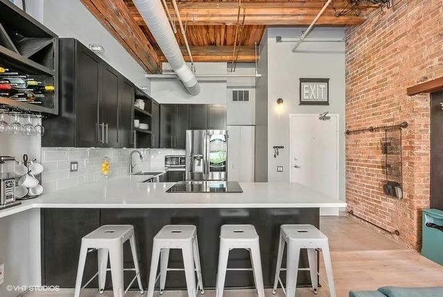 331 S Peoria Street 303, Chicago, IL 60607