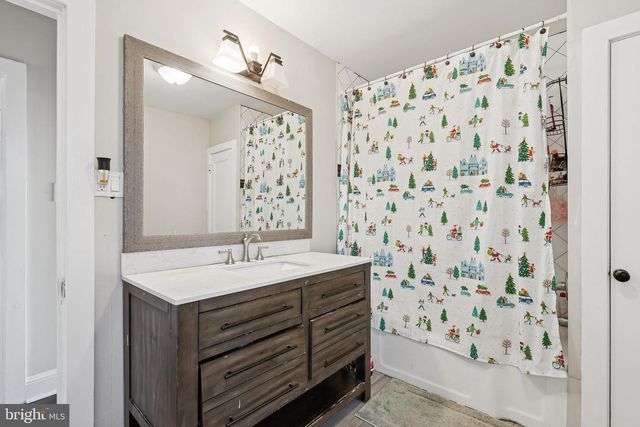 24 N CHESTER AVE, Riverside, NJ 08075