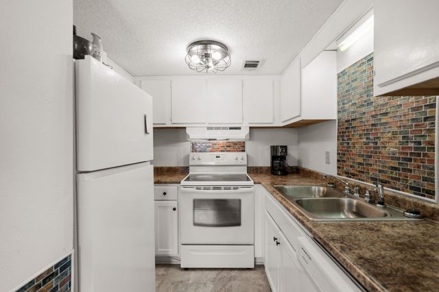 101 Old Ferry Road 12B, Shalimar, FL 32579