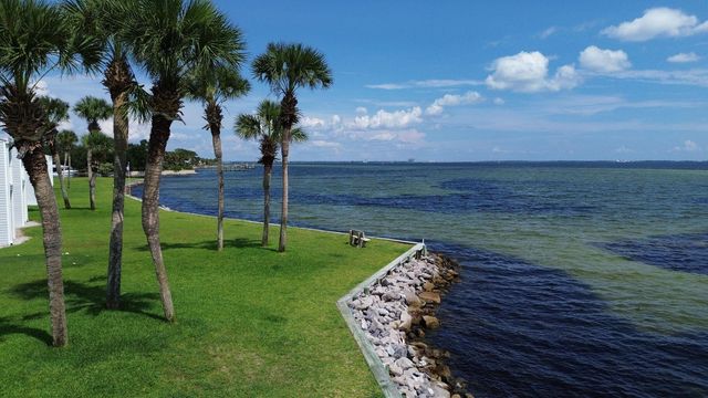 101 Old Ferry Road 12B, Shalimar, FL 32579