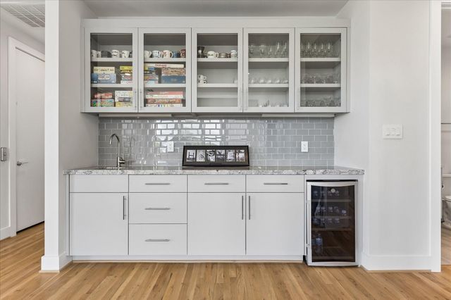 1311 Castle Court A, Houston, TX 77006