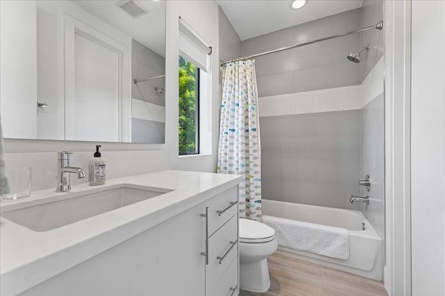 1311 Castle Court A, Houston, TX 77006