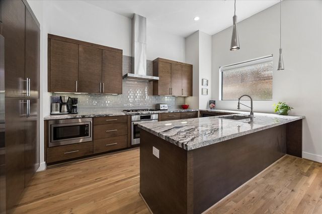 1311 Castle Court A, Houston, TX 77006