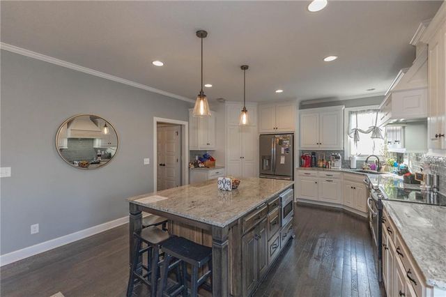 18988 W 165th Street, Olathe, KS 66062