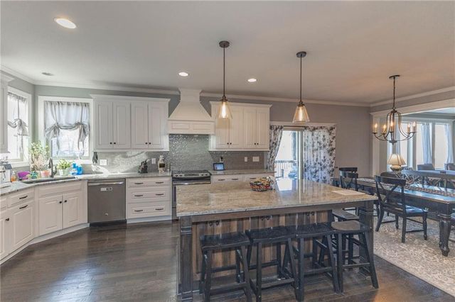 18988 W 165th Street, Olathe, KS 66062