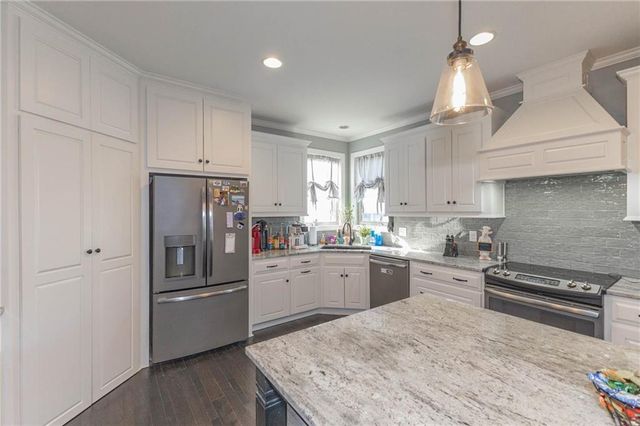 18988 W 165th Street, Olathe, KS 66062