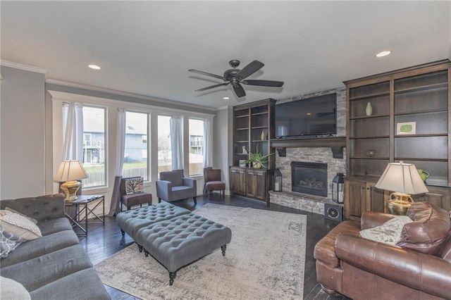 18988 W 165th Street, Olathe, KS 66062