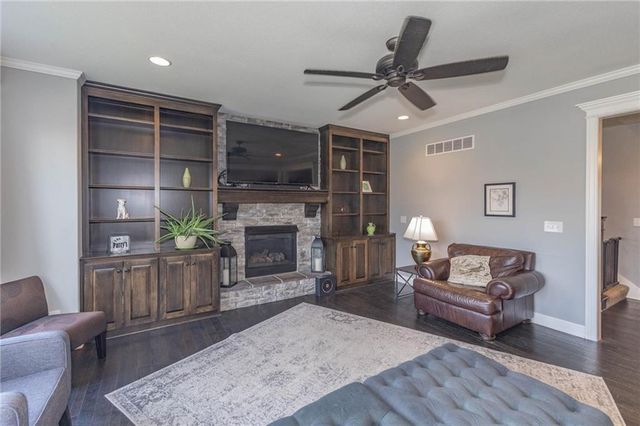 18988 W 165th Street, Olathe, KS 66062