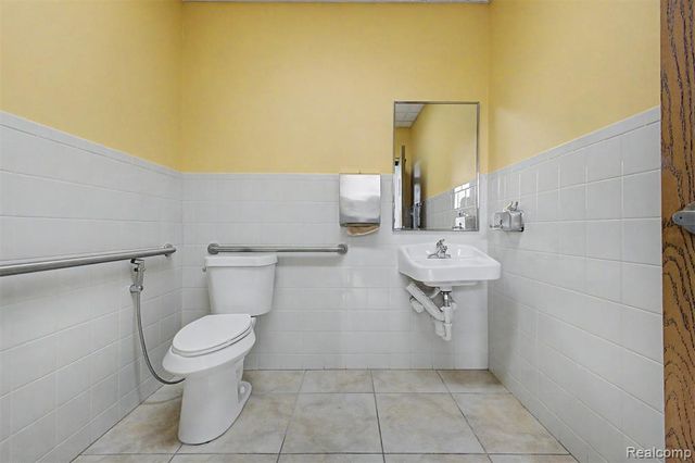 6140 Greenfield Road, Dearborn, MI 48126