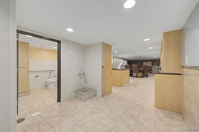 6140 Greenfield Road, Dearborn, MI 48126
