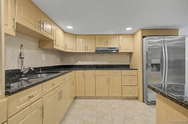 6140 Greenfield Road, Dearborn, MI 48126