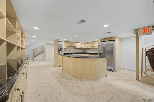 6140 Greenfield Road, Dearborn, MI 48126