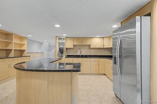 6140 Greenfield Road, Dearborn, MI 48126
