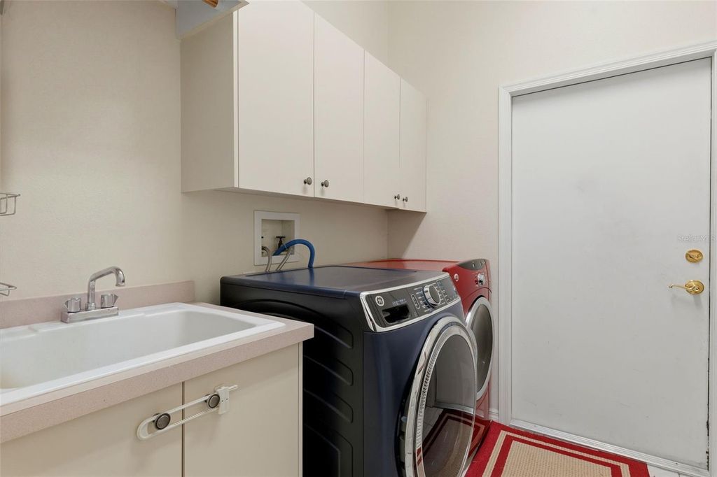 Image 39 of property listing at 12012 BREWSTER DRIVE, Tampa, FL 33626