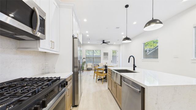 805 Brooks Street B, Houston, TX 77009