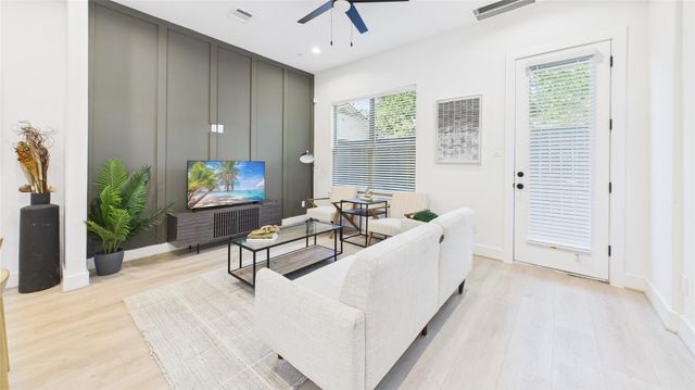 805 Brooks Street B, Houston, TX 77009