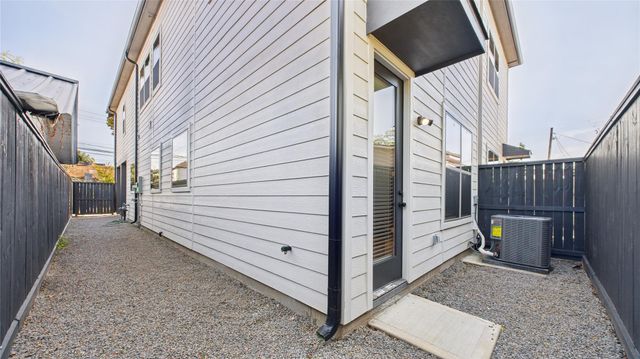 805 Brooks Street B, Houston, TX 77009