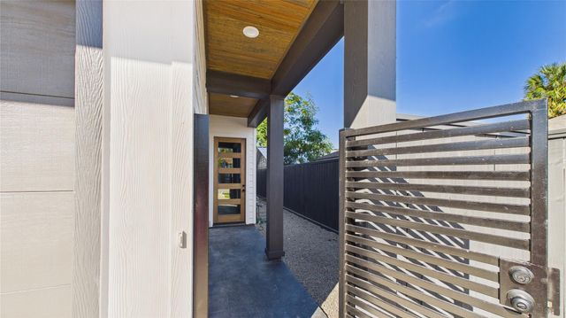 805 Brooks Street B, Houston, TX 77009