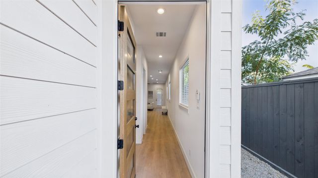 805 Brooks Street B, Houston, TX 77009