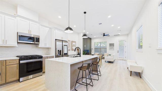 805 Brooks Street B, Houston, TX 77009