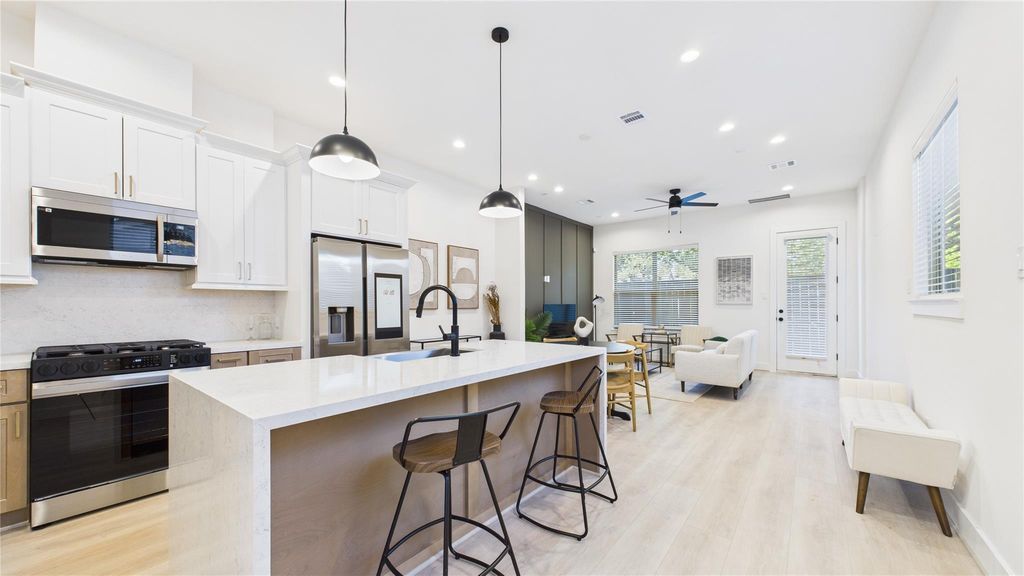 805 Brooks Street B, Houston, TX 77009