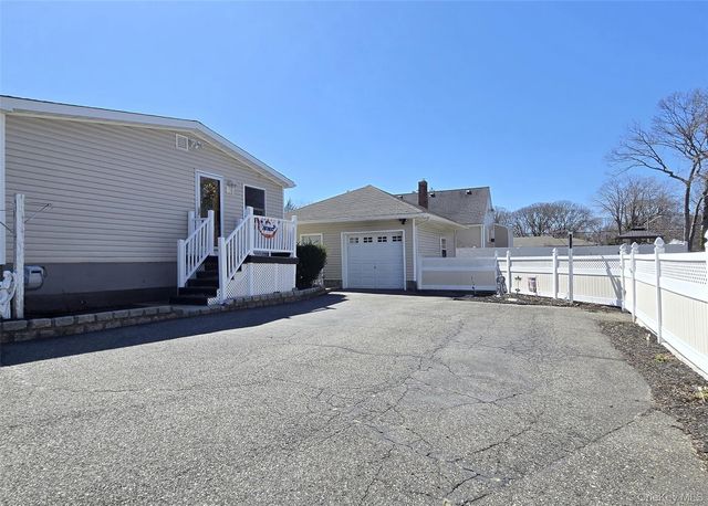 146 Webster Avenue, Ronkonkoma, NY 11779