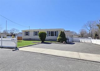 146 Webster Avenue, Ronkonkoma, NY 11779