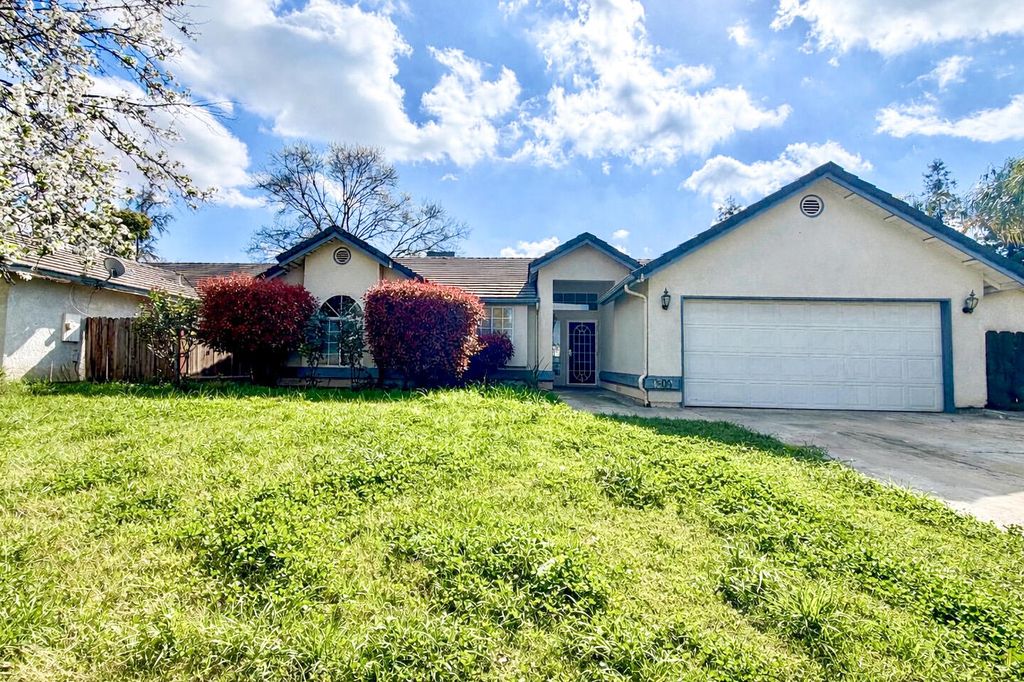 1509 E Vine Court, Visalia, CA 93292