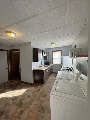 1215 E 4TH Street, Maryville, MO 64468