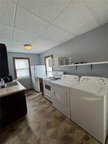 1215 E 4TH Street, Maryville, MO 64468