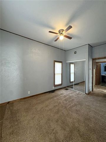 1215 E 4TH Street, Maryville, MO 64468