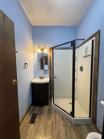 1215 E 4TH Street, Maryville, MO 64468