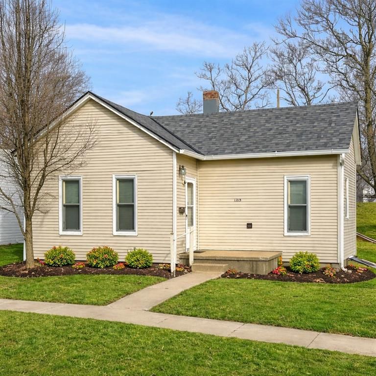 1215 E 4TH Street, Maryville, MO 64468