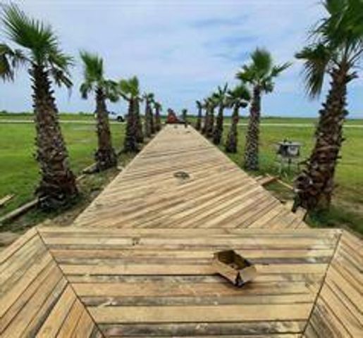 662 Arlo Terrace, Gilchrist, TX 77617