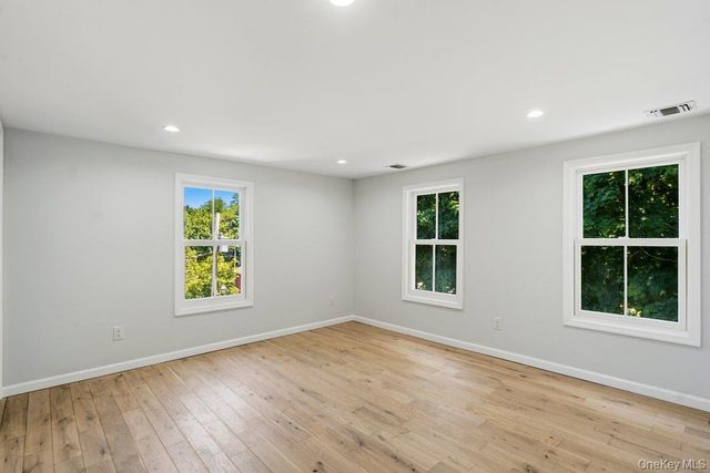 17 Tatterson Street, Roslyn, NY 11576
