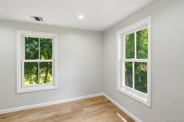 17 Tatterson Street, Roslyn, NY 11576