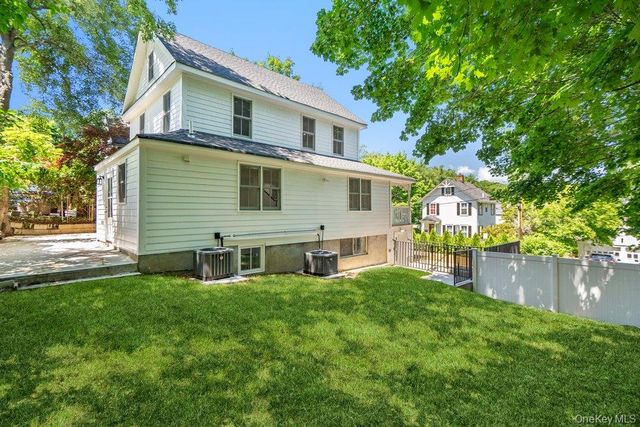 17 Tatterson Street, Roslyn, NY 11576