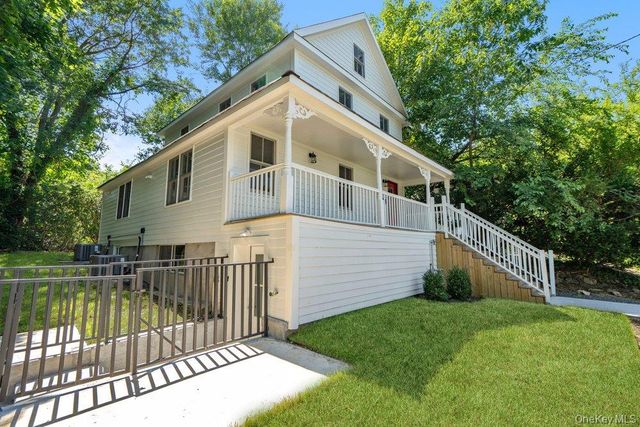 17 Tatterson Street, Roslyn, NY 11576