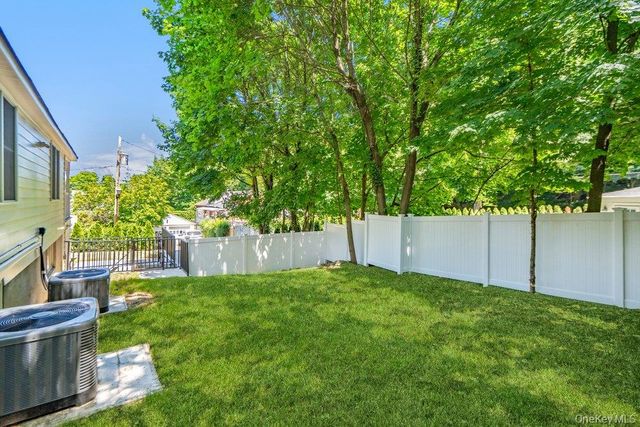17 Tatterson Street, Roslyn, NY 11576