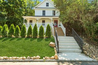 17 Tatterson Street, Roslyn, NY 11576